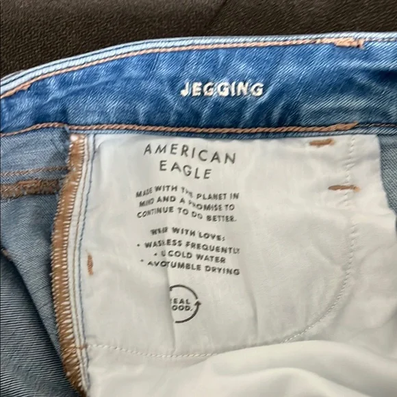 American Eagle Light Blue Jeans - Picture 3 of 8